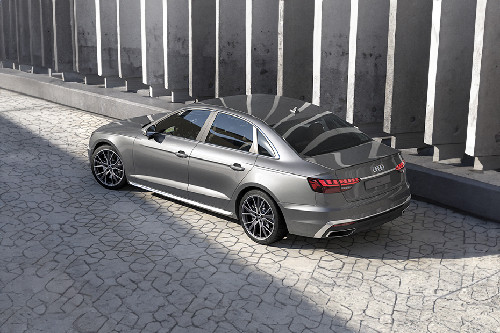 Rear Cross Side View of أودي A4