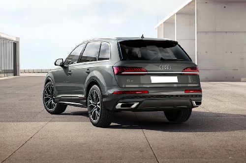 Rear Cross Side View of Audi Q7