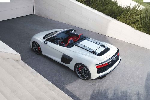 Rear Cross Side View of Audi R8 Spyder