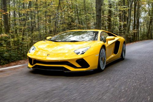 لامبورجيني Aventador Front Angle High View
