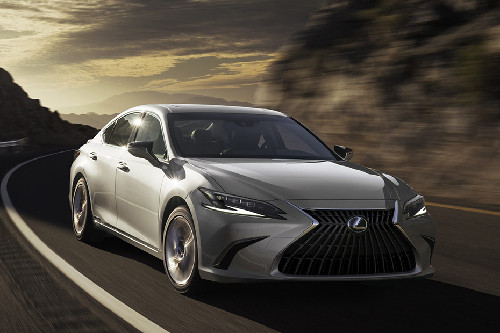 Lexus ES Front Medium View