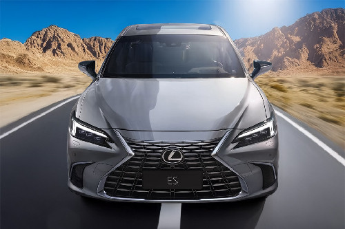 Full Front View of إي إس 2026