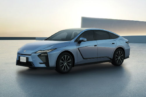 Lexus  ES Front angle low view