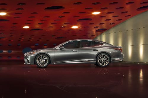 لكزس RX Hybrid (2022-2024) Full Side View