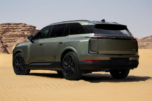 Rear Cross Side View of لكزس تي زد