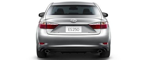 Full Rear View of لكزس ES 2016
