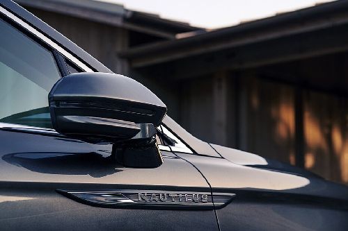 لينكون Nautilus (2020-2021) Drivers Side Mirror Front Angle