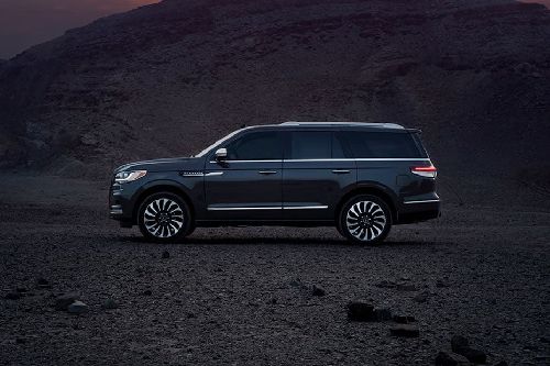Lincoln Navigator Full Side View