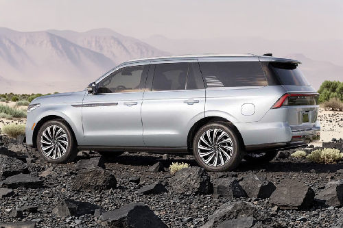 Navigator Rear Medium Side View