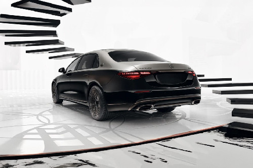 Rear Cross Side View of Mercedes-Benz Maybach S Class