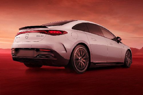 إي كيو إي Rear angle view