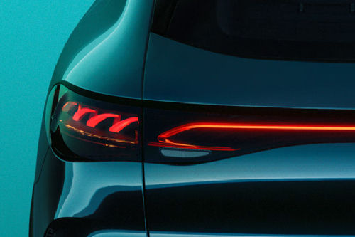 إيه إم جي إي كيو إي إس يو في Tail light