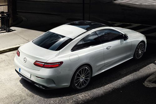 الفئة - إي كوبيه Rear Low Angle View