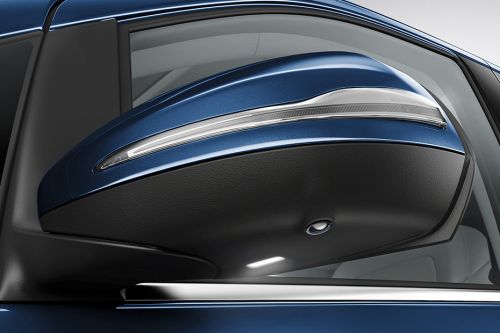 مرسيدس بنز الفئة V Drivers Side Mirror Front Angle