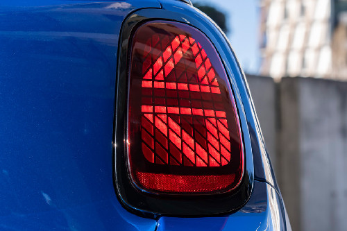 كونفرتيبل Tail light