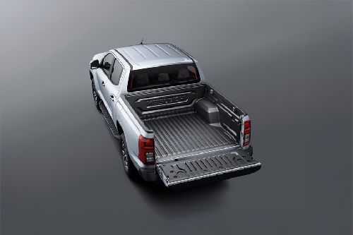Rear Medium View of Mitsubishi L200