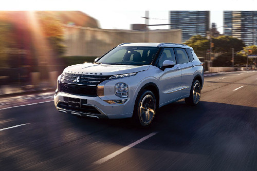 Mitsubishi  Outlander Front angle low view