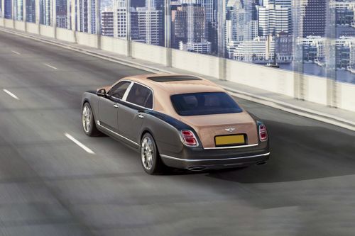 Rear Medium View of بنتلي Mulsanne