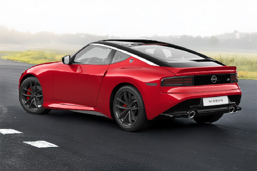 Rear Cross Side View of نيسان Z