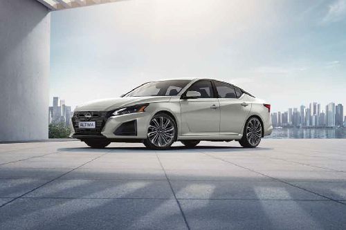 Nissan Altima Front Side View