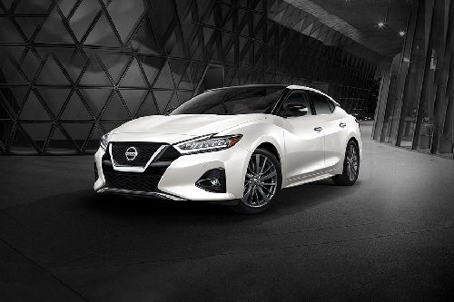 نيسان  Maxima Front angle low view