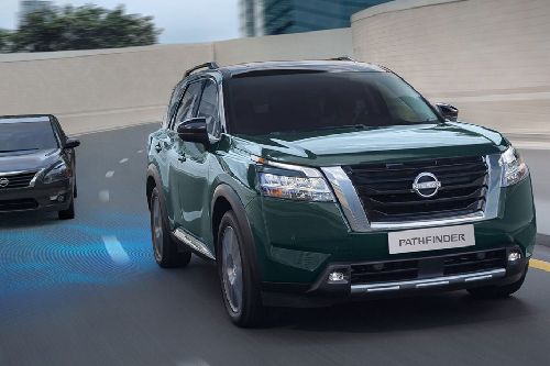 Nissan Pathfinder Front Medium View