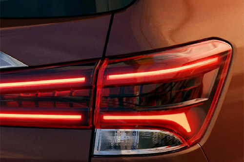 إسكتيرا  Tail light