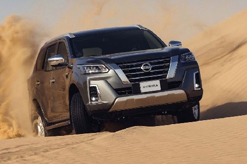  إسكتيرا  Tilted Front View