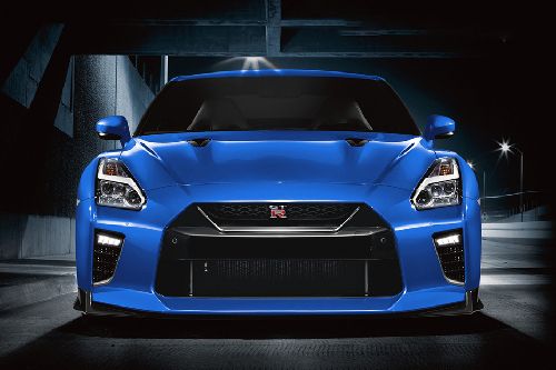Full Front View of GT-R(2017-2020)