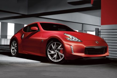 Nissan 370Z Coupe Front Cross Side View
