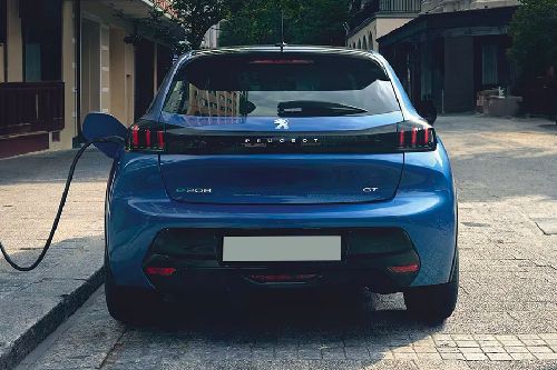 Rear Medium View of بيجو 208