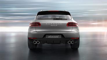 Full Rear View of بورش Macan S Diesel