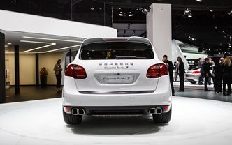 Full Rear View of بورش Cayenne Turbo S