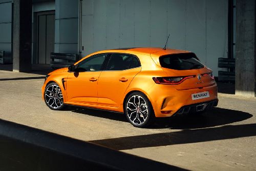 Rear Cross Side View of Renault Megane RS