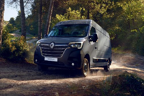 Renault  Master Front angle low view