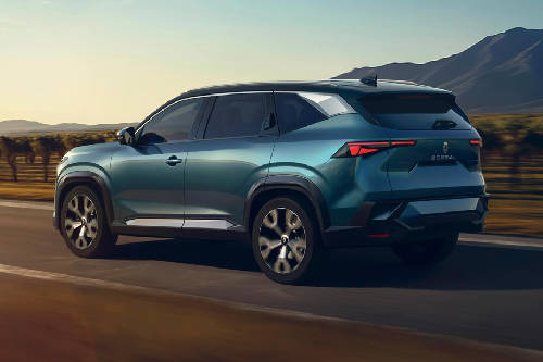Rear Cross Side View of Renault Boreal