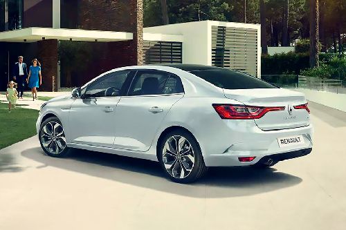 Rear Cross Side View of Renault Megane (2022-2024)