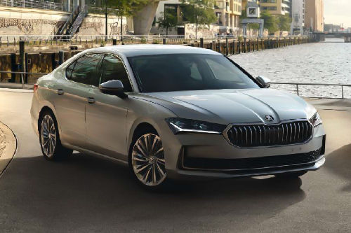 سكودا سوبيرب Front Medium View