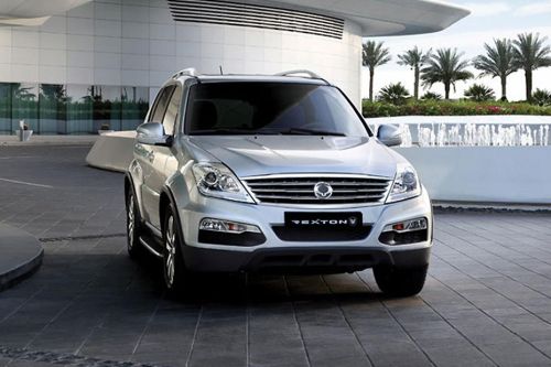سانج يونج Rexton W Front Cross Side View