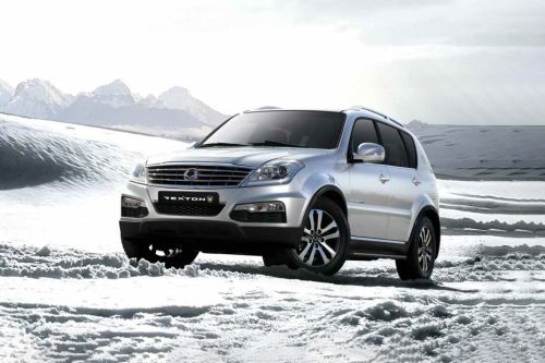 سانج يونج Rexton W Front Side View