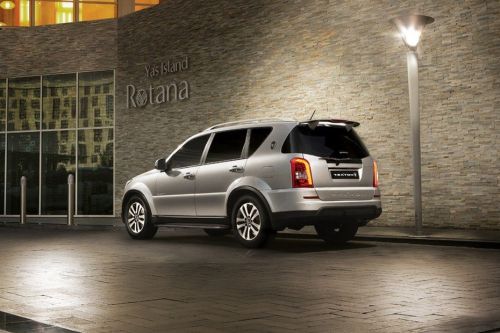 Rear Cross Side View of سانج يونج Rexton W
