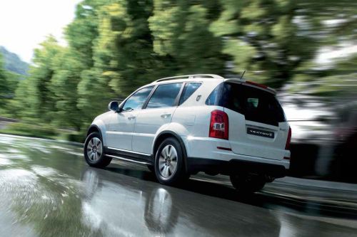 Rear Cross View of سانج يونج Rexton W