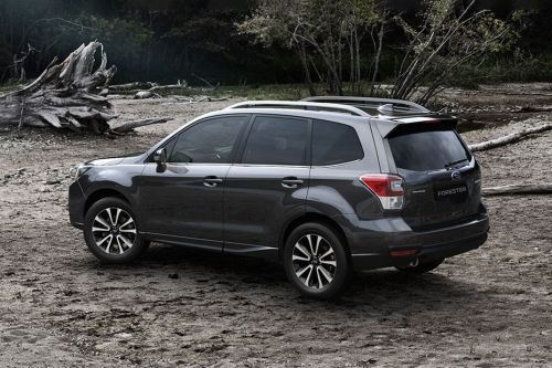 Rear Cross Side View of سوبارو Forester (2012-2021)