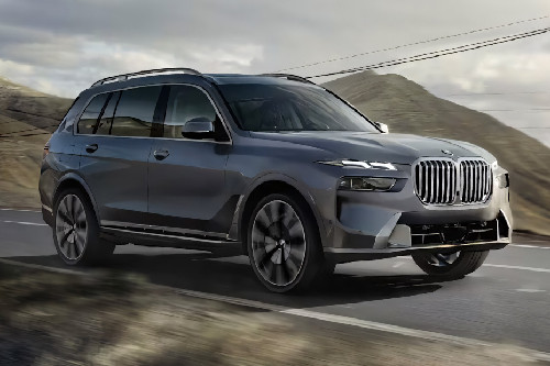 BMW X7 Front Medium View