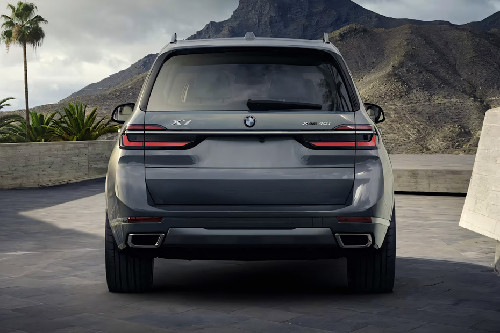 Full Rear View of BMW X7