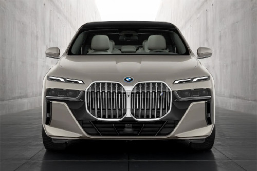 Full Front View of 7 Series