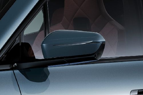 بي إم دبليو IX 2025 Drivers Side Mirror Front Angle