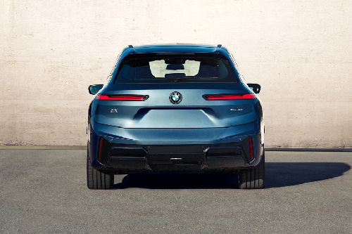 Full Rear View of بي إم دبليو IX 2025
