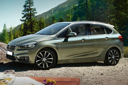 بي إم دبليو 2 Series Active Tourer Front Side View