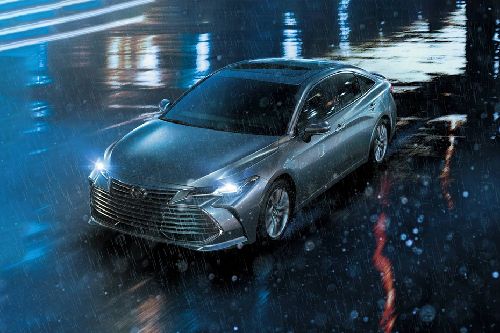 Toyota  Avalon (2022-2023) Front angle low view